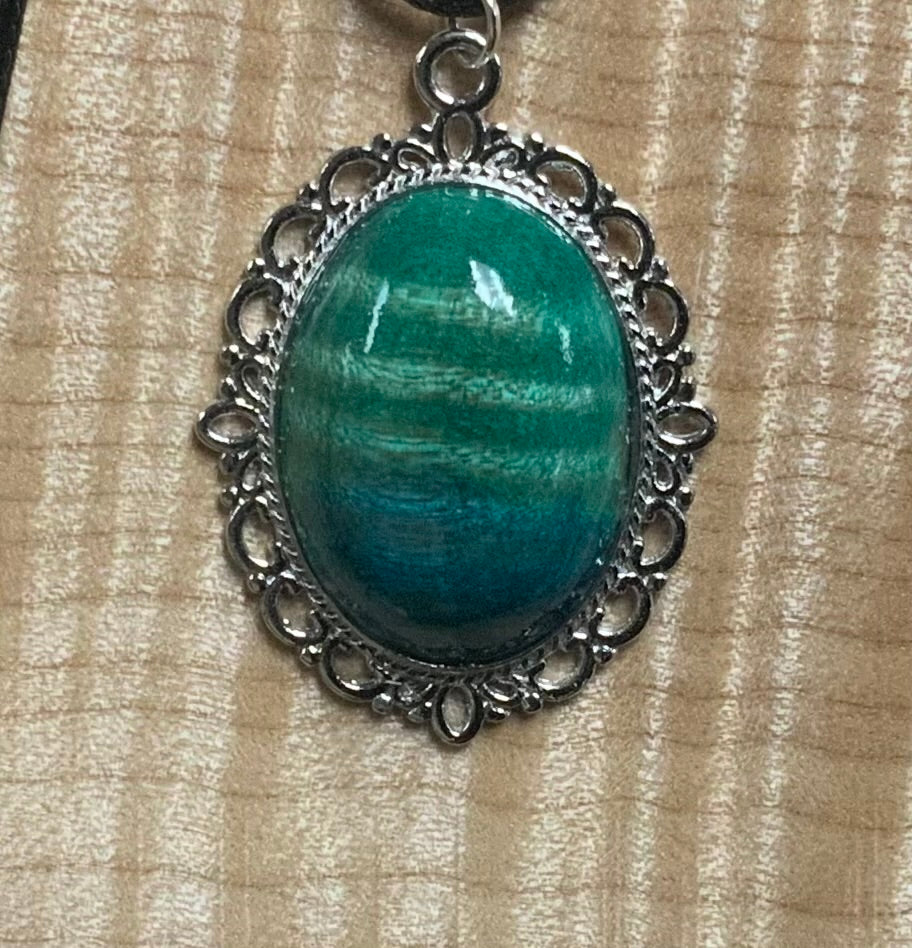 VictorianSmall Oval Pendant