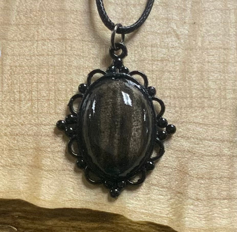 VictorianSmall Oval Pendant