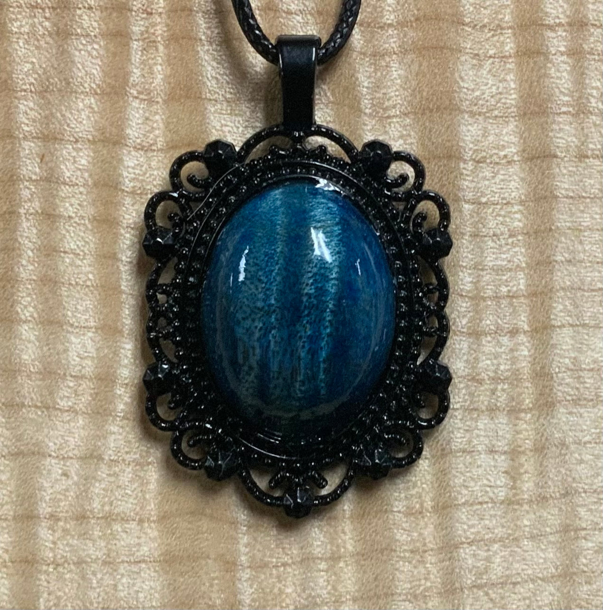 VictorianSmall Oval Pendant